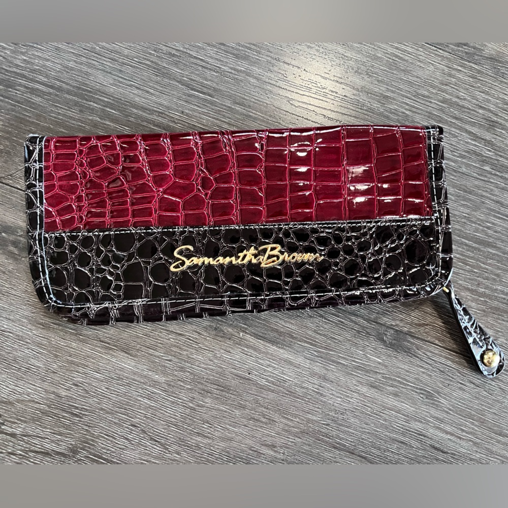 Samantha Brown Red and Black Crocodile Embossed vintage Clutch